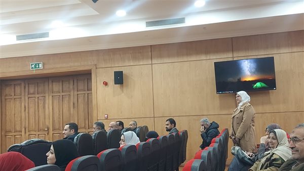 محافظ بورسعيد يجتمع