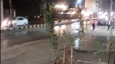 الشوارع تحولت لبرك مياه.. أمطار رعدية غزيرة تضرب محافظة سوهاج| بث مباشر