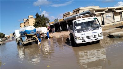 تدخل سريع من التنمية المحلية لمواجهة الأمطار بمرسى مطروح | صور 