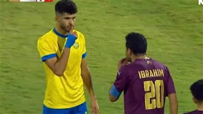 سر مشادة لاعب الإسماعيلي مع محمد إبراهيم خلال لقاء الدراويش وسيراميكا 