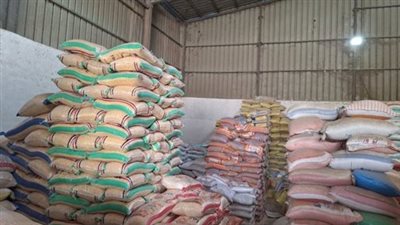 ضبط القائمين على 7 مصانع لاتهامهم باحتكار السلع |صور 