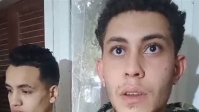 هو اللي بدأ.. شاهد عيان يروي حقيقة تعدي عمال مطعم وافليشوس على شاب بعد ضبطهم |فيديو