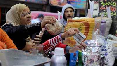 اللحوم والبيض والسيارات والأجهزة.. موجة تراجع أسعار تعيد التفاؤل للسوق 