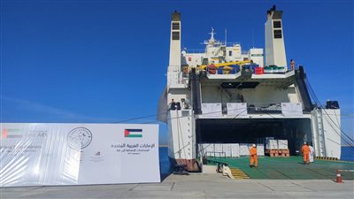 ميناء العريش يستقبل سفينة إماراتية تحمل 4544 طنا من المواد الإنسانية المقدمة لغزة