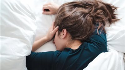 ساعات النوم القليلة تضر بصحة النساء وتصيب بالسكتات الدماغية | دراسة