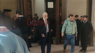 بحافظة مستندات كبيرة.. مرتضى منصور يصل المحكمة لحل مجلس الزمالك