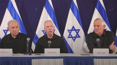 مظاهرات حاشدة تجوب تل أبيب احتجاجا على استبعاد وزراء الحرب من مناقشة صفقة الرهائن