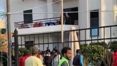 سقوط مسئول سابق بنادي رأس البر من مبنى النادي بسبب اشتباكات بين لاعبين 