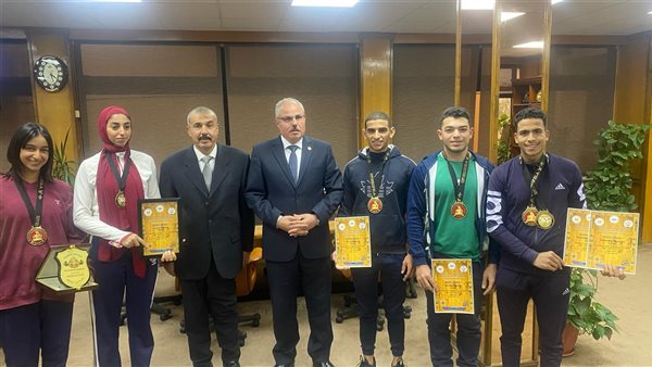 رئيس جامعة قناة السويس