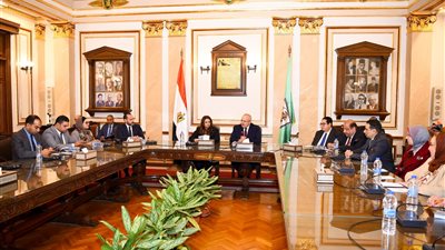 بروتوكول تعاون بين وزارة الهجرة وجامعة القاهرة في مجالات تدريب وتأهيل الشباب