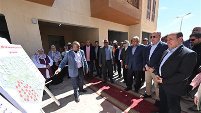وزير الإسكان يفتتح مشروع درة الوادي بمدينة الخارجة بالوادي الجديد