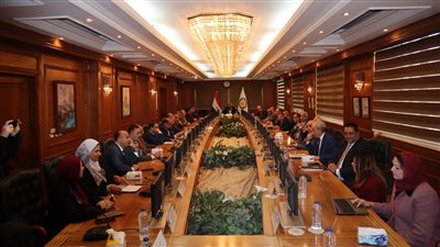 أخبار التعليم اليوم.. تشكيل لجنة لتنفيذ توصيات تمكين الطلاب ذوي الإعاقة من الالتحاق بالجامعات