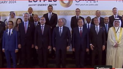 قبل الافتتاح.. السيسي يلتقط صورة تذكارية مع ضيوف معرض مصر الدولي السابع للطاقة إيجبس 2024