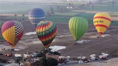 بسبب سرعة الرياح.. منع تحليق رحلات البالون الطائر في سماء الأقصر | بث مباشر
