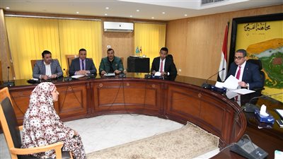 محافظ الفيوم يوجه بتوفير معاشات ومساعدات عاجلة ومشروعات تنموية للأولى بالرعاية