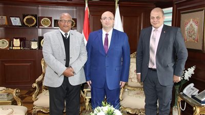 محافظ بني سويف يُكرم وكيل وزارة التعليم لانتهاء فترة عمله.. ويعقد لقاءً بحضور وكيلي الوزارة السابق والمُكلّف