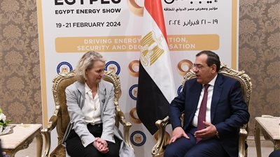  وزير البترول يبحث التعاون مع الاتحاد الأوروبي في الانتقال الطاقي وخفض الانبعاثات 