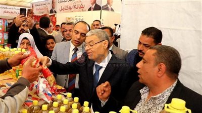 الشنطة بـ100 جنيه.. افتتاح معرض أهلا رمضان للسلع الغذائية في المنيا