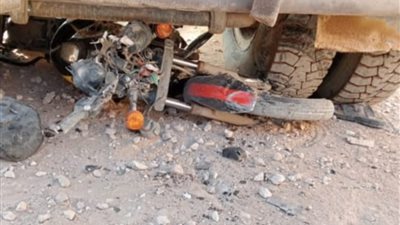 مصرع وإصابة 4 أشخاص في حادث تصادم موتوسيكل مع سيارة نقل بالمرج| صور