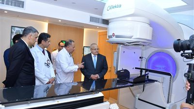 يخفض تكاليف العلاج 75%.. رئيس جامعة القاهرة يفتتح جناحا للعلاج الإشعاعي بالمعهد القومي للأورام
