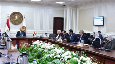 العمل: منصة إلكترونية لتسهيل استخراج شهادات مزاولة المهنة وكعب العمل وتراخيص الأجانب