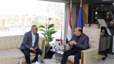 في لقائه برئيس هيئة قصور الثقافة.. محافظ أسوان: الفترة الحالية تشهد زخمًا ومنتجًا راقيًا من الفعاليات