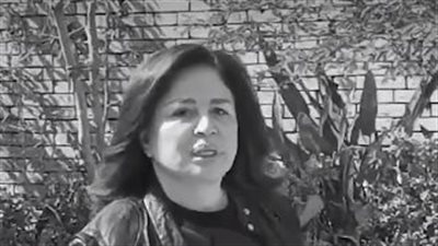 إلهام شاهين أبرز الحضور في جنازة والدة المخرجة ساندرا نشأت بكنيسة القديس كيرلس| بث مباشر