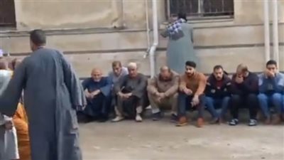 جثامينهم اتفحمت.. انهيار أسرة صغيرين توفيا بحريق منزل في البحيرة أمام المشرحة | بث مباشر