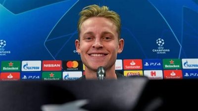 دي يونج غاضبا: كل ما يقال في وسائل الإعلام عن راتبي ومستقبلي أكاذيب