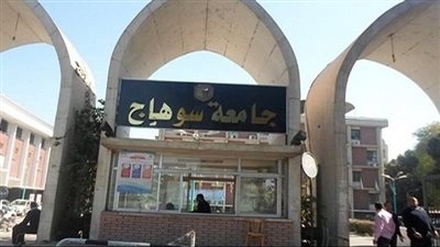 تفاصيل رسوب 75% من طلاب كلية طب سوهاج.. وأول تعليق من الجامعة | بث مباشر