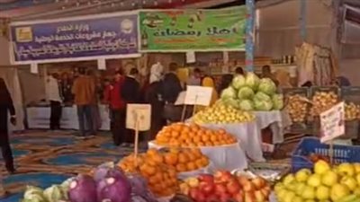 نسبة تخفيضات 30%.. إقبال من المواطنين على معرض أهلا رمضان ببني سويف لشراء السلع الأساسية| بث مباشر 