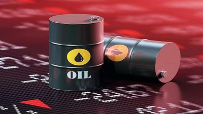أسعار النفط تتراجع مع ترقب قمة ترامب وبوتين