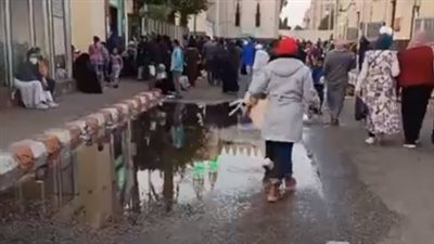 قبل ساعات من الاحتفال بالمولد.. تراكم المياه بمحيط مسجد عبد الرحيم القنائي يثير غضب المواطنين| بث مباشر 