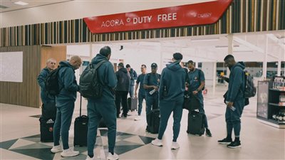 وزير الرياضة يُتابع مستجدات أوضاع بعثة الأهلي بعد تحركها من مطار أكرا