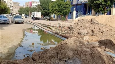 هبوط أرضي أمام مستشفى الهلال الأحمر في قنا.. والمحافظ يتفقد أعمال الإصلاح | بث مباشر