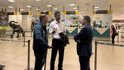 مهند مجدي يطمئن على ترتيبات سفر الأهلي من أكرا إلى كوماسي