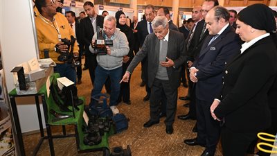 وزير الصناعة يفتتح فعاليات معرض فرص بلدنا لـ قطع غيار الماكينات والمعدات