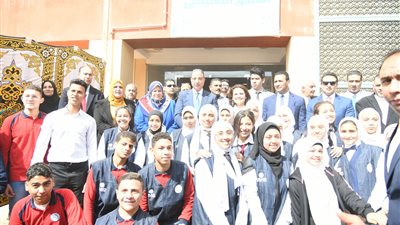 وزيرة الهجرة ومحافظ الفيوم يتفقدان المدرسة الفندقية بدمو