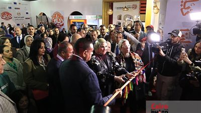 بمشاركة أكثر من 450 عارضا.. القباج تفتتح معرض ديارنا للحرف اليدوية | صور