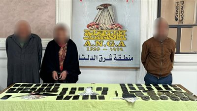 مخدرات بنصف مليون جنيه.. ضبط عنصرين إجراميين وسيدة بالدقهلية | صور