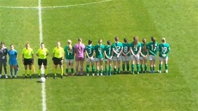 فريق منتخب كرة القدم الأيرلندي يدير ظهره أثناء عزف النشيد الوطني الإسرائيلي 