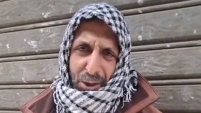 شاب يستغيث من أشقائه الأربعة: طردوني من البيت ورموني في الشارع وأنا مريض |بث مباشر