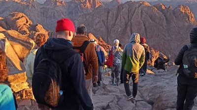 رغم الطقس البارد.. إقبال السائحين على زيارة المقدسات الدينية والتاريخية بسانت كاترين