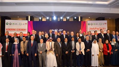 رئيس جامعة مصر للعلوم والتكنولوجيا يتسلم شهادة نجاح الجامعة في التصنيف العربي للجامعات