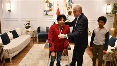 محافظ جنوب سيناء يكرم البطل بشار محمد رمضان لحصوله على الميدالية الذهبية بفعاليات الترايثلون بشرم الشيخ