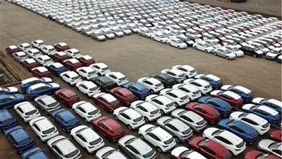 بعد تراجع الدولار.. هل تنخفض أسعار السيارات في مصر؟