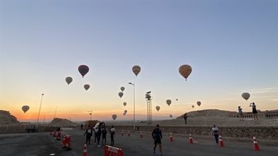 بعد توقفها بسبب الأحوال الجوية.. عودة رحلات البالون الطائر بالأقصر