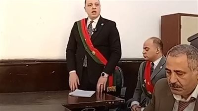 بدء محاكمة المتهم بقتل شاب لخلاف على هاتف محمول في الفيوم | بث مباشر