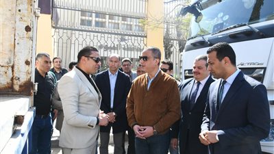 محافظ الفيوم يتفقد قافلة المواد الغذائية المقدمة من صندوق تحيا مصر