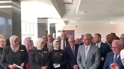 وزير العمل ومحافظ بورسعيد يفتتحان معرض منتجات المتدربات في مجال تفصيل الملابس | بث مباشر